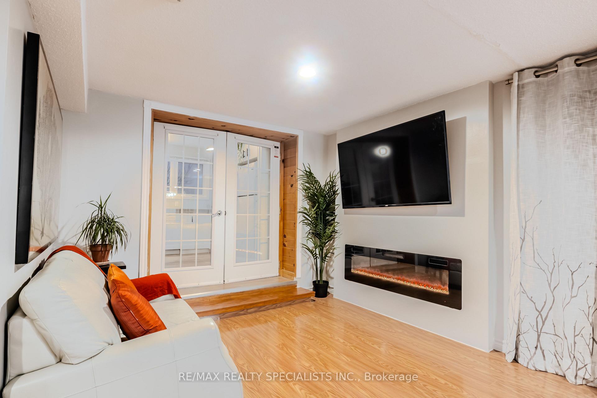 Photo 4 of 215 Edward Street, Clearview, Rural Clearview — HOMEH