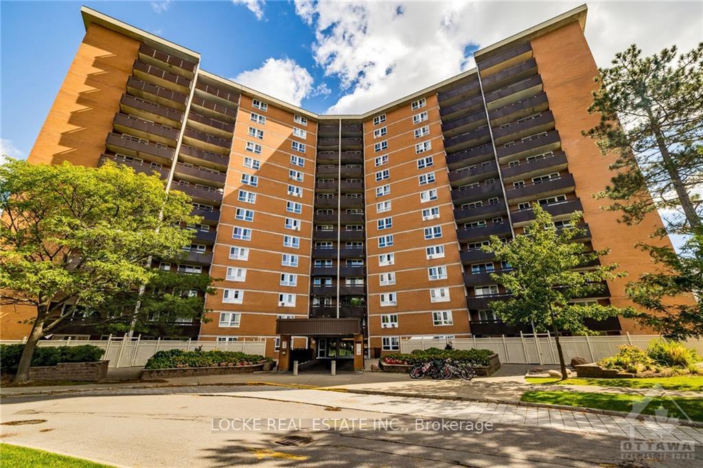 Front of Unit 918, 2020 Jasmine Crescent