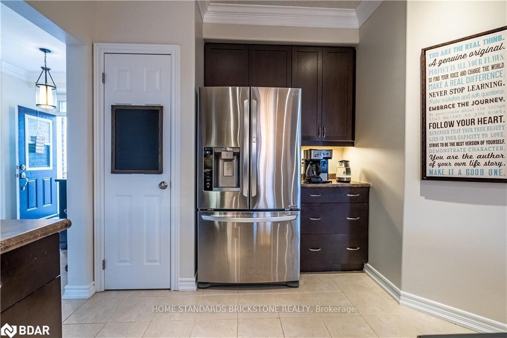 Photo 4 of 53 Graihawk Drive, Barrie, Ardagh — HOMEH