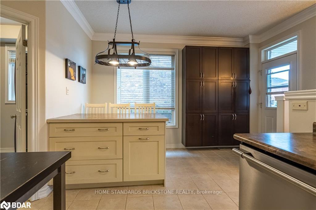 Photo 5 of 53 Graihawk Drive, Barrie, Ardagh — HOMEH