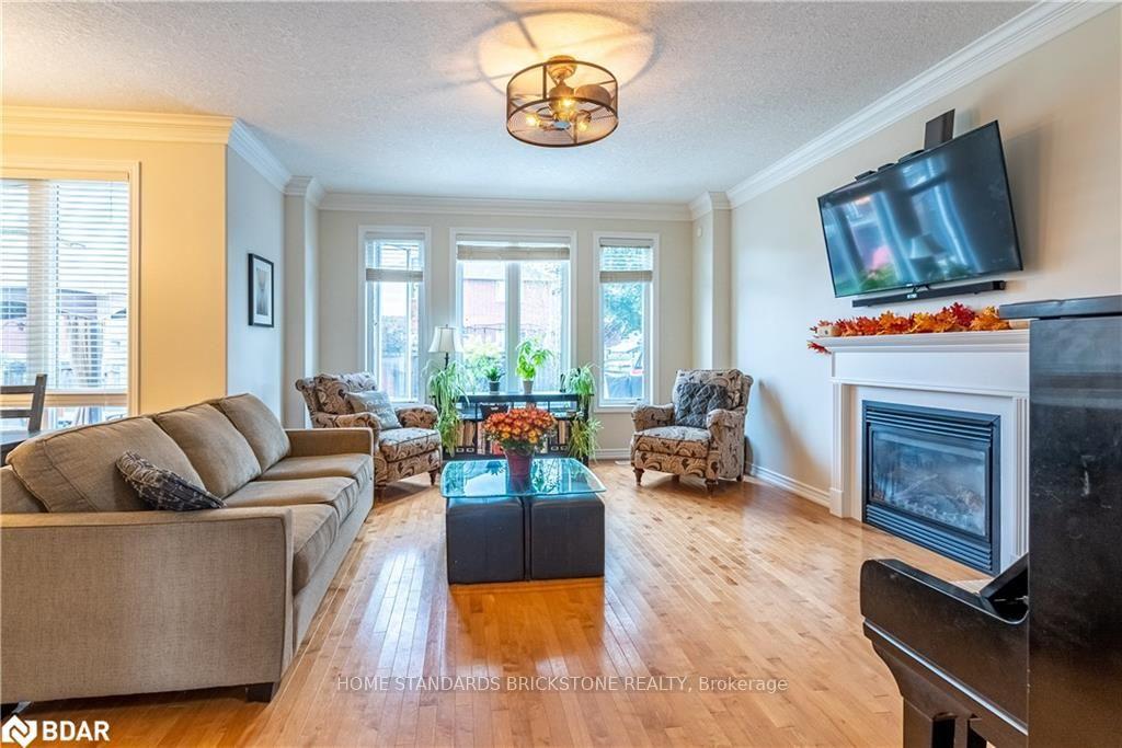 Photo 10 of 53 Graihawk Drive, Barrie, Ardagh — HOMEH