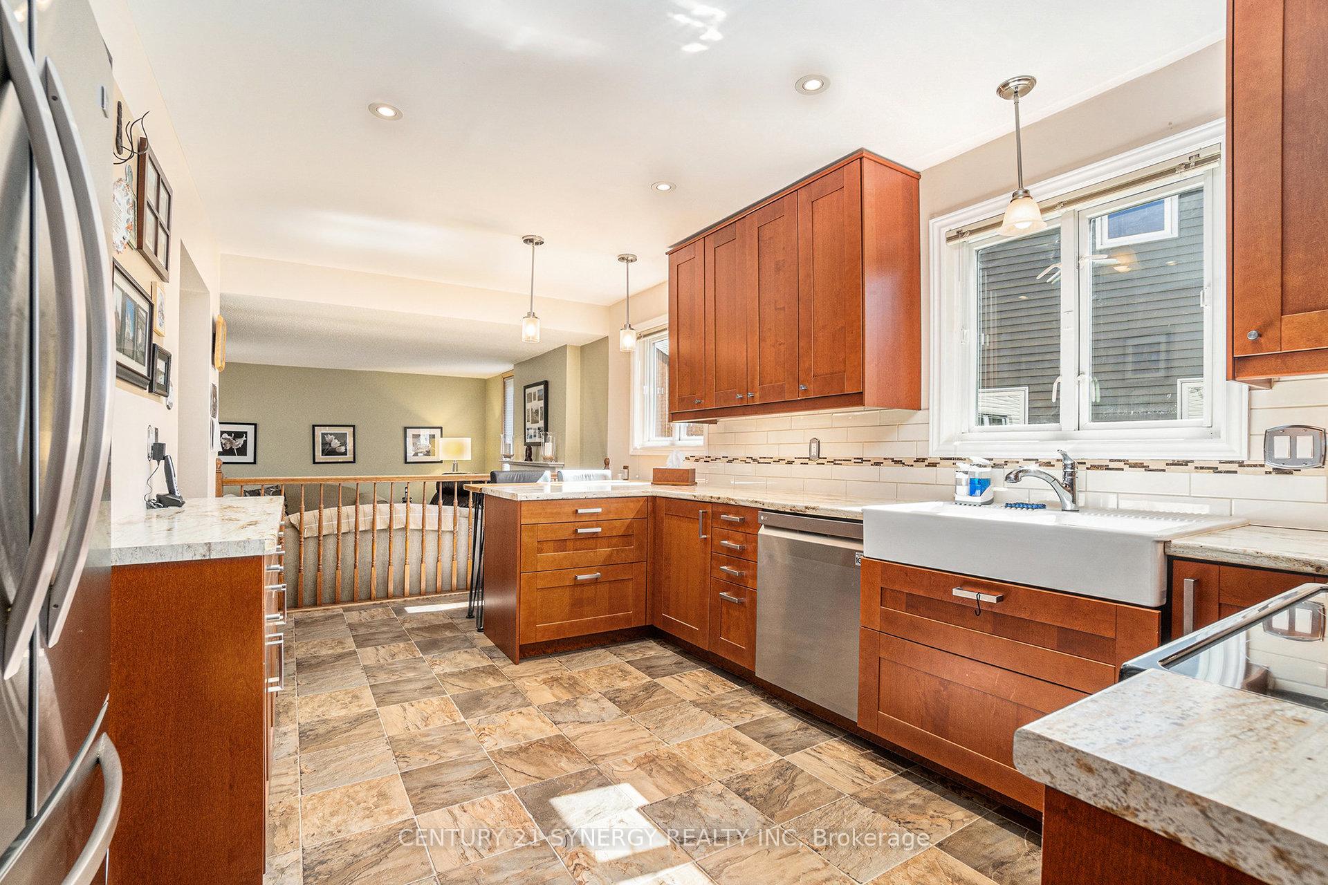 Photo 6 of 1407 Progress Place, Ottawa, Pineview — HOMEH