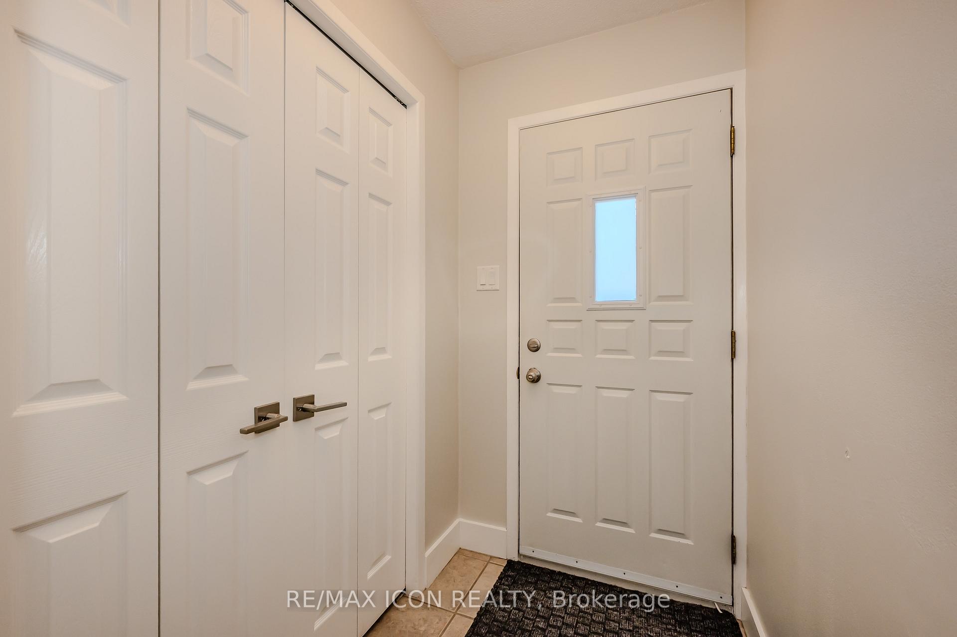 Photo 5 of Unit 12, 337 Kingswood Drive, Kitchener — HOMEH