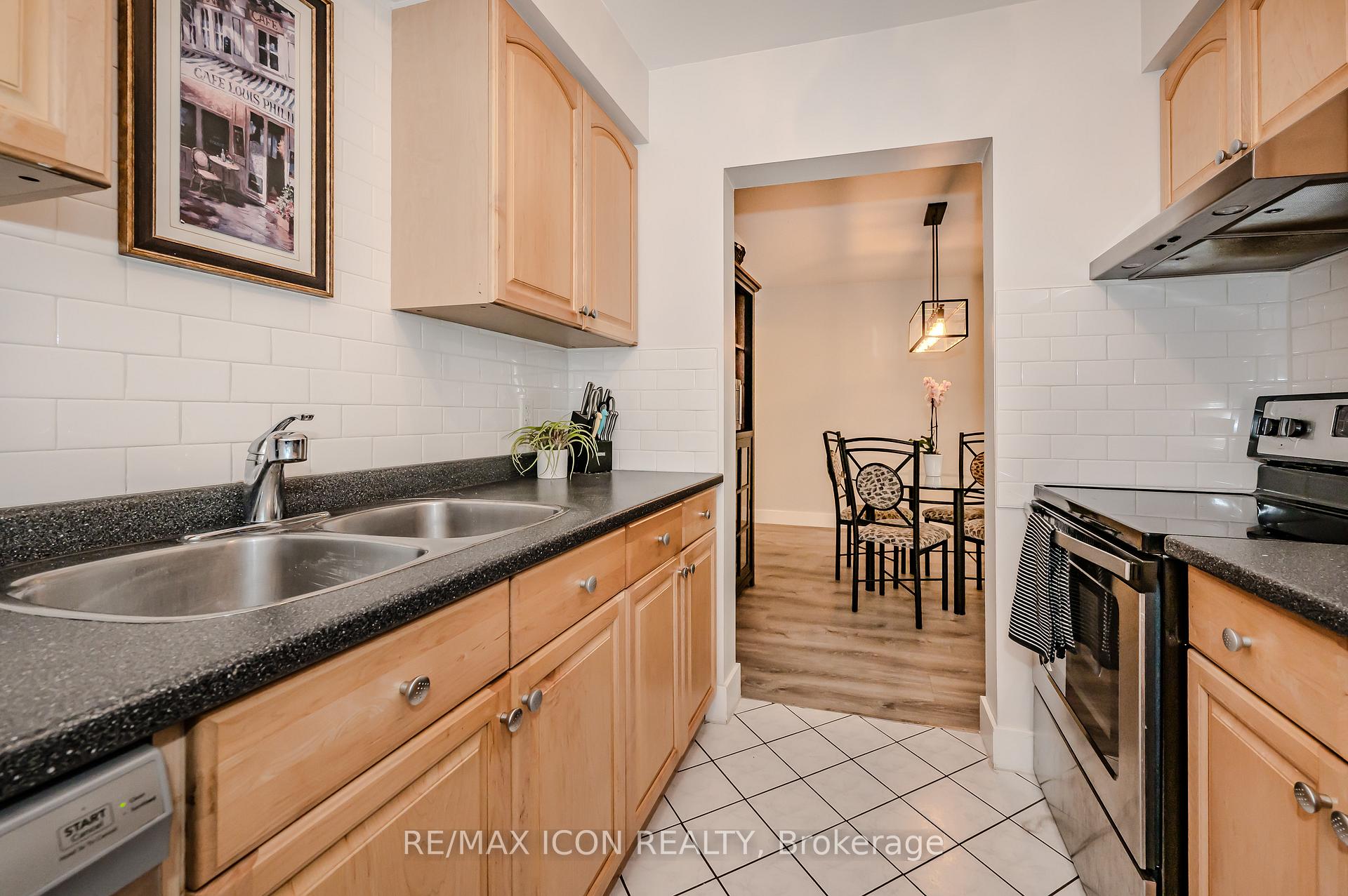 Photo 18 of Unit 12, 337 Kingswood Drive, Kitchener — HOMEH