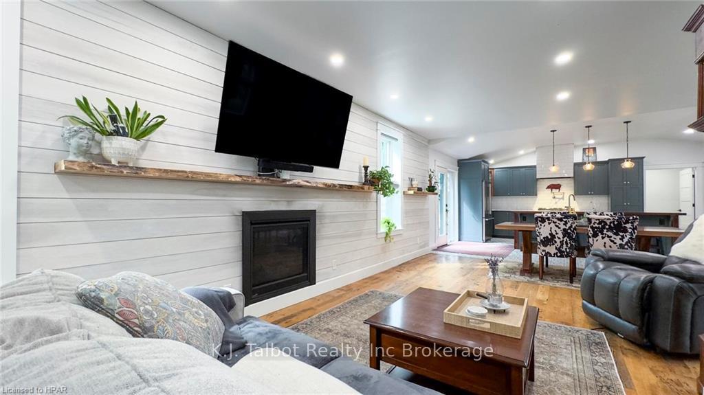 Photo 16 of 29 Louisa St Street, Bluewater, Bayfield — HOMEH