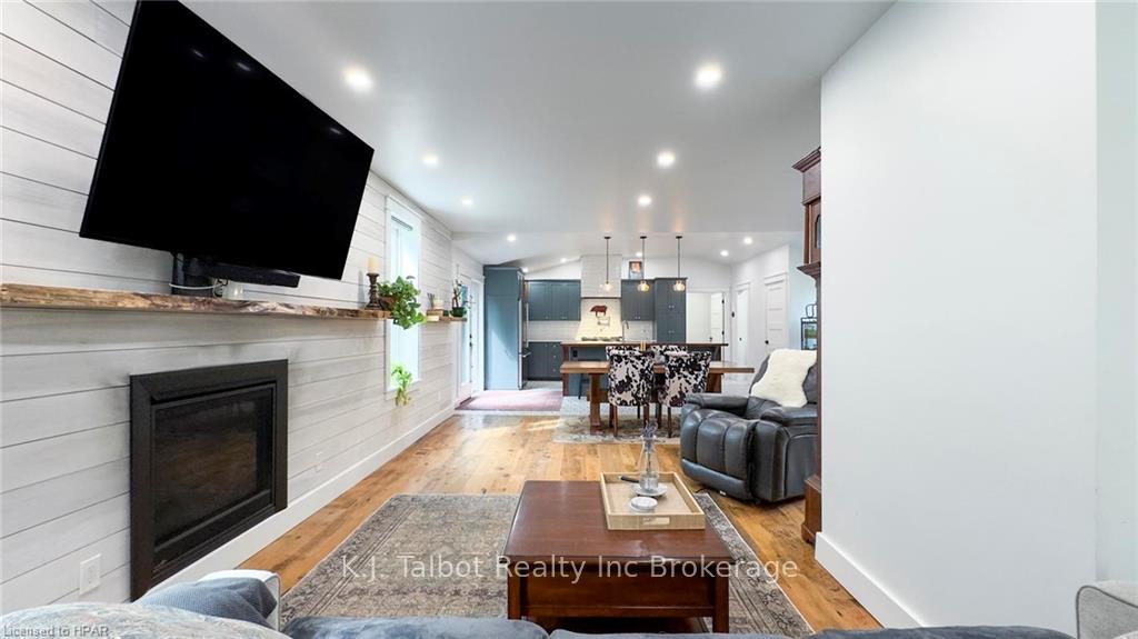 Photo 15 of 29 Louisa St Street, Bluewater, Bayfield — HOMEH