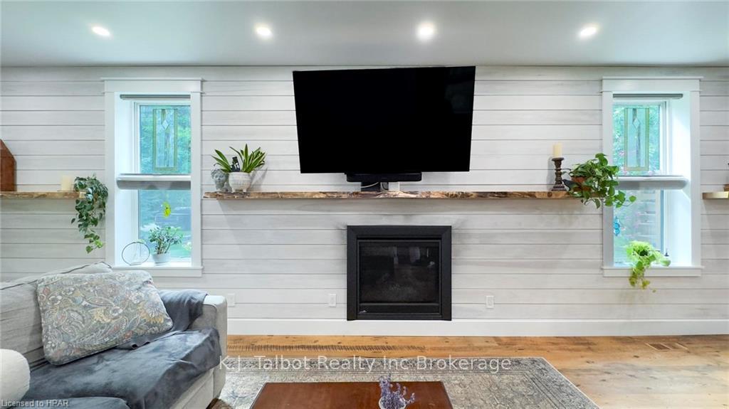 Photo 17 of 29 Louisa St Street, Bluewater, Bayfield — HOMEH