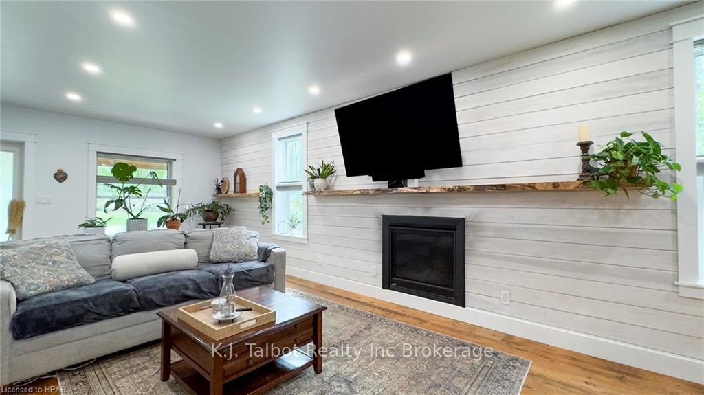 Photo 18 of 29 Louisa St Street, Bluewater, Bayfield — HOMEH