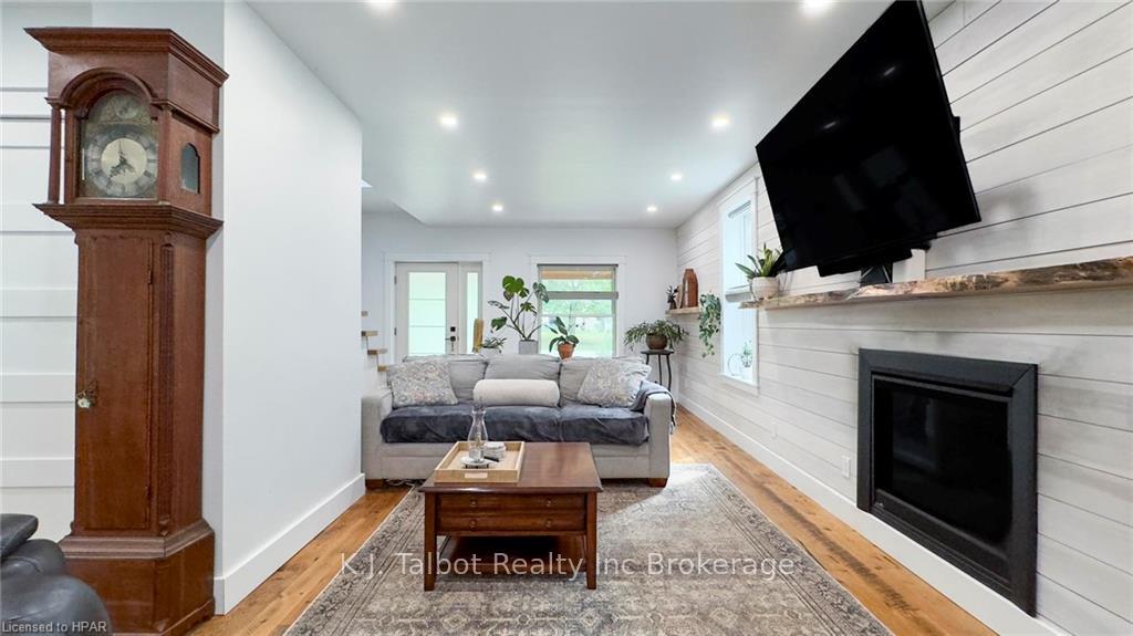 Photo 20 of 29 Louisa St Street, Bluewater, Bayfield — HOMEH