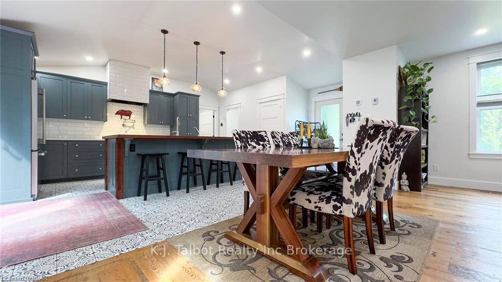 Photo 25 of 29 Louisa St Street, Bluewater, Bayfield — HOMEH
