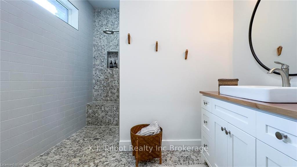 Photo 43 of 29 Louisa St Street, Bluewater, Bayfield — HOMEH