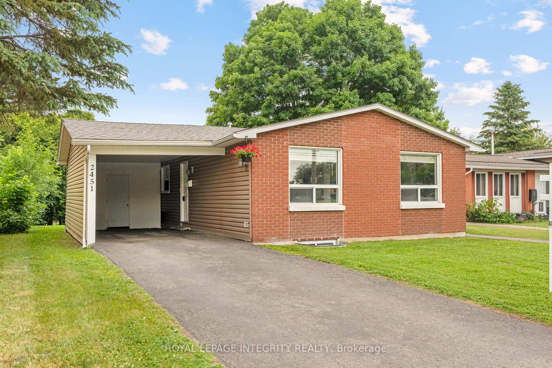 Front of 2451 Southvale Crescent