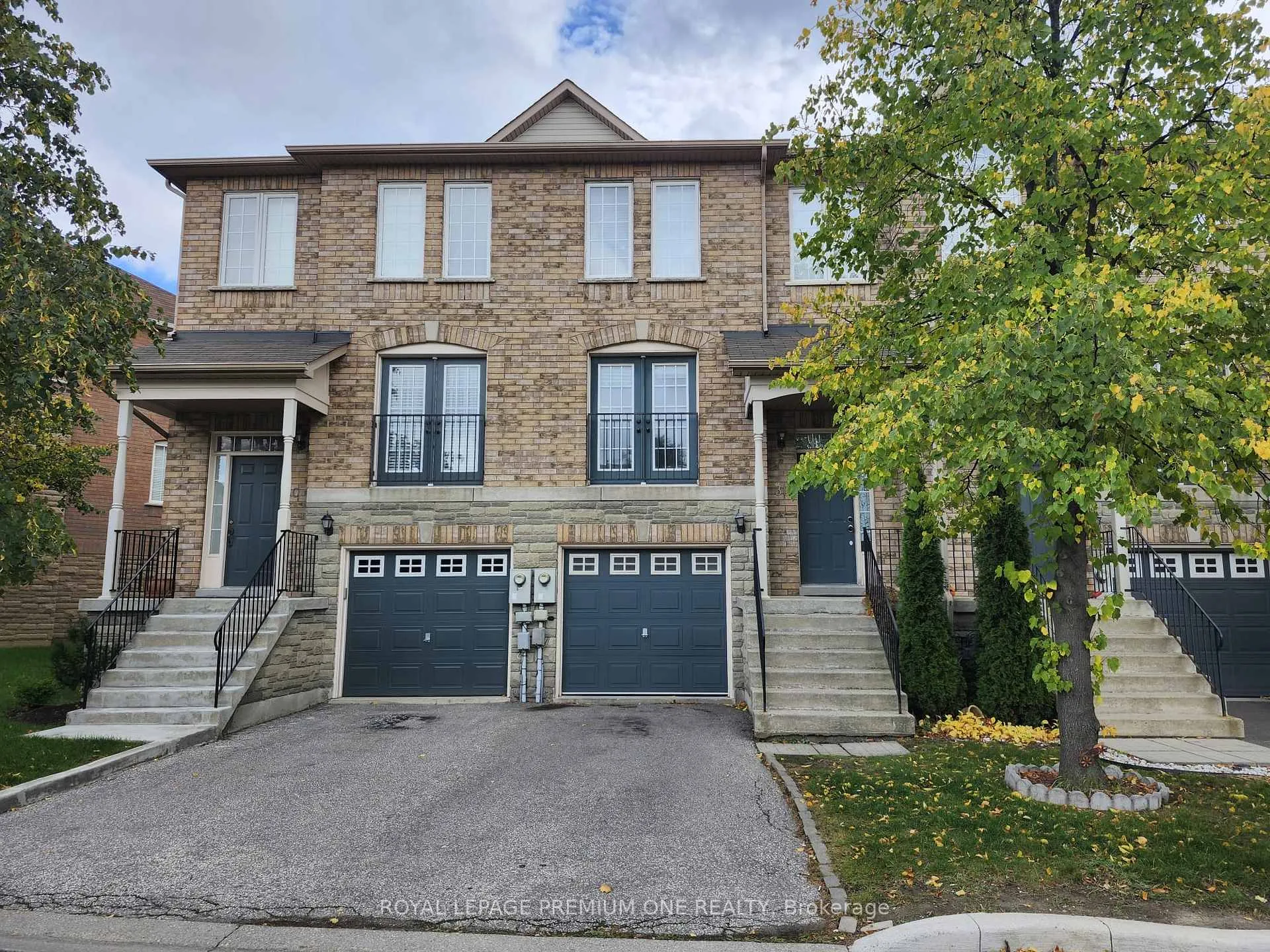 Front of Unit 31, 19 Foxchase Avenue
