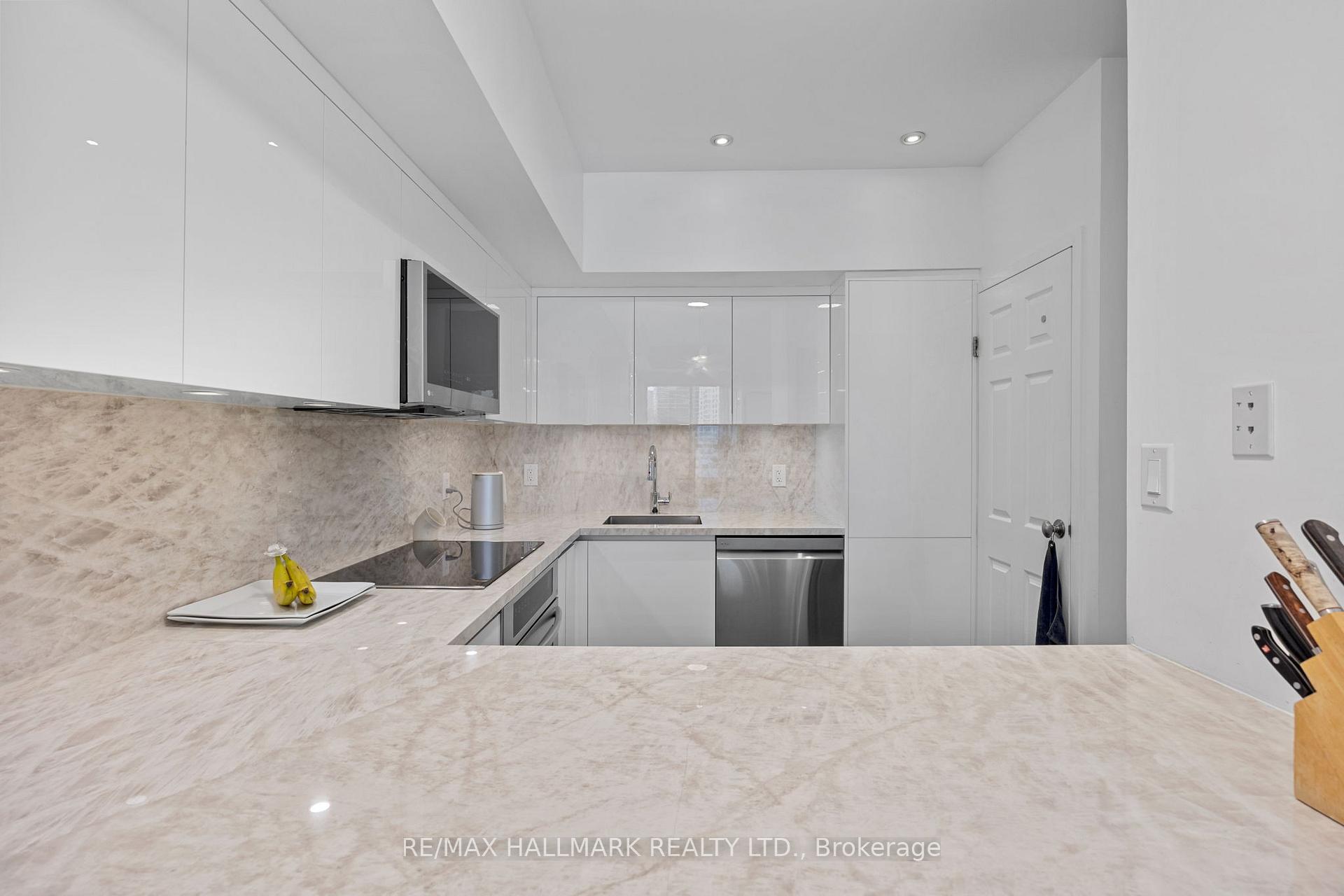 Photo 9 of Unit 3205, 25 The Esplanade, Toronto, Waterfront Communities — HOMEH