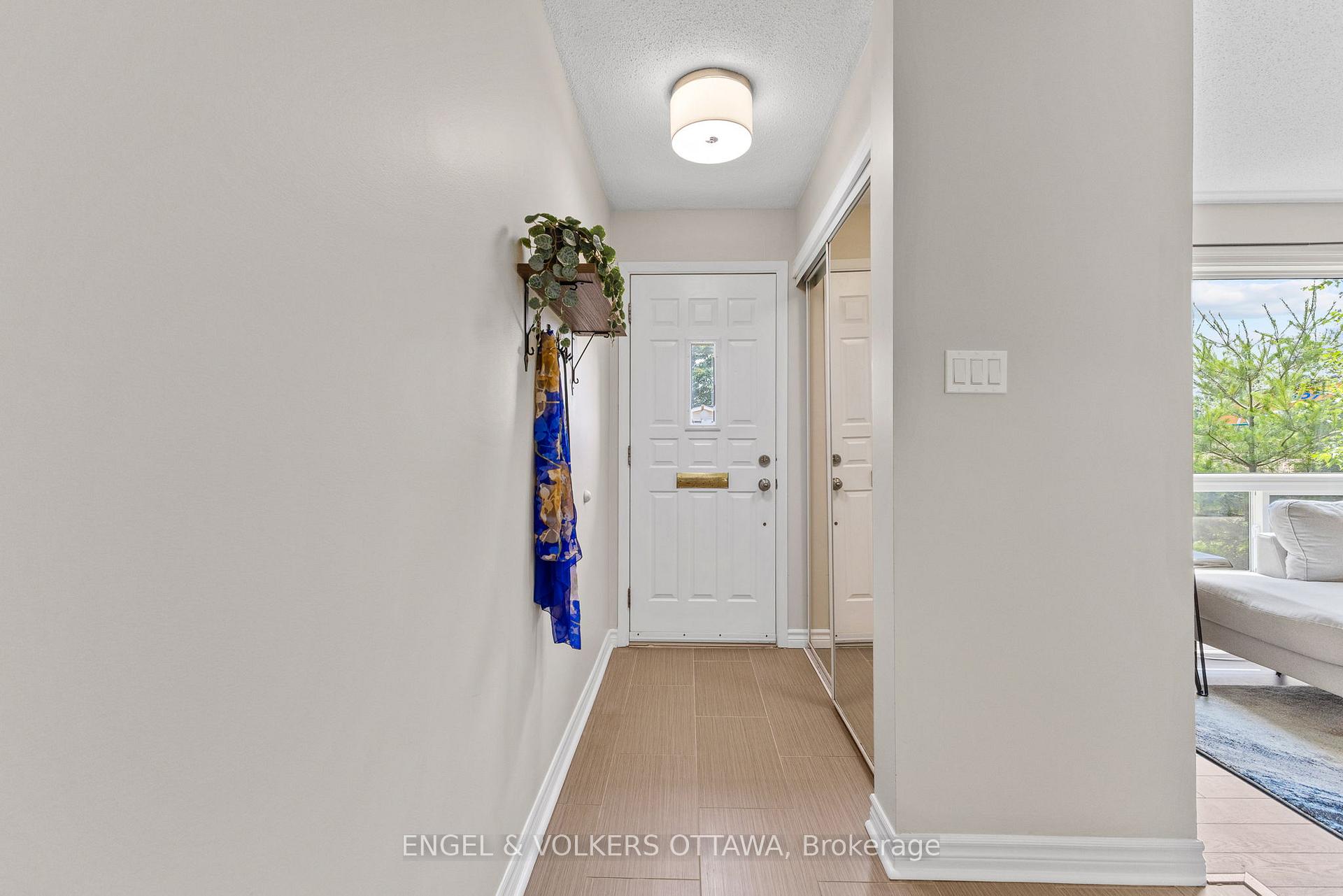 Photo 3 of 1387 Perez Crescent, Ottawa, Carson Grove — HOMEH