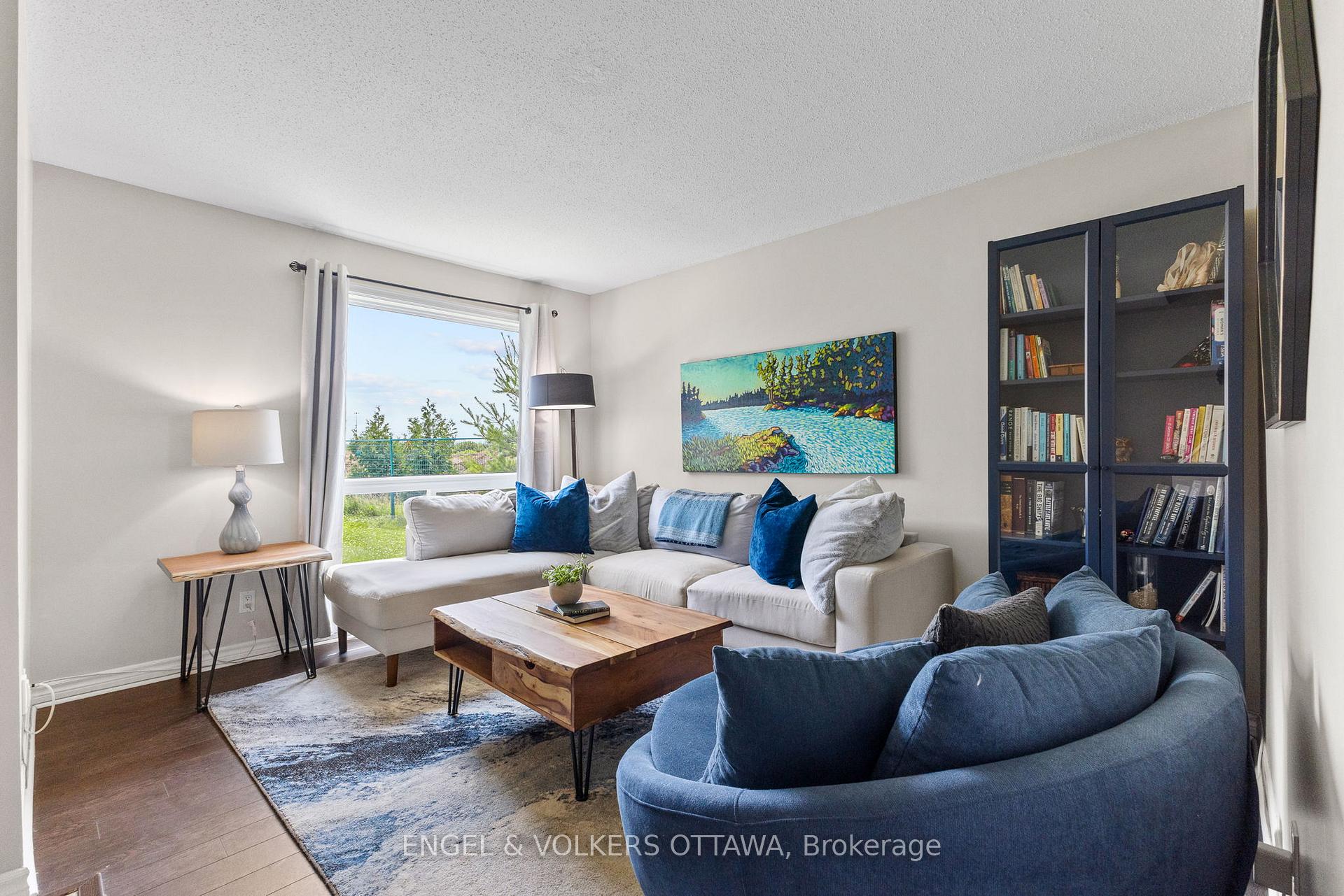 Photo 4 of 1387 Perez Crescent, Ottawa, Carson Grove — HOMEH