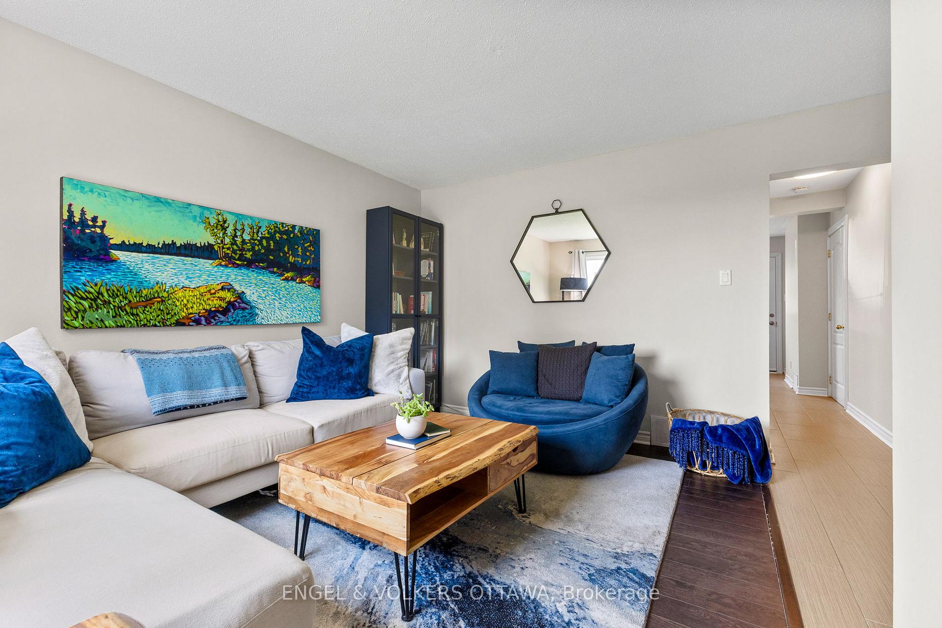 Photo 5 of 1387 Perez Crescent, Ottawa, Carson Grove — HOMEH