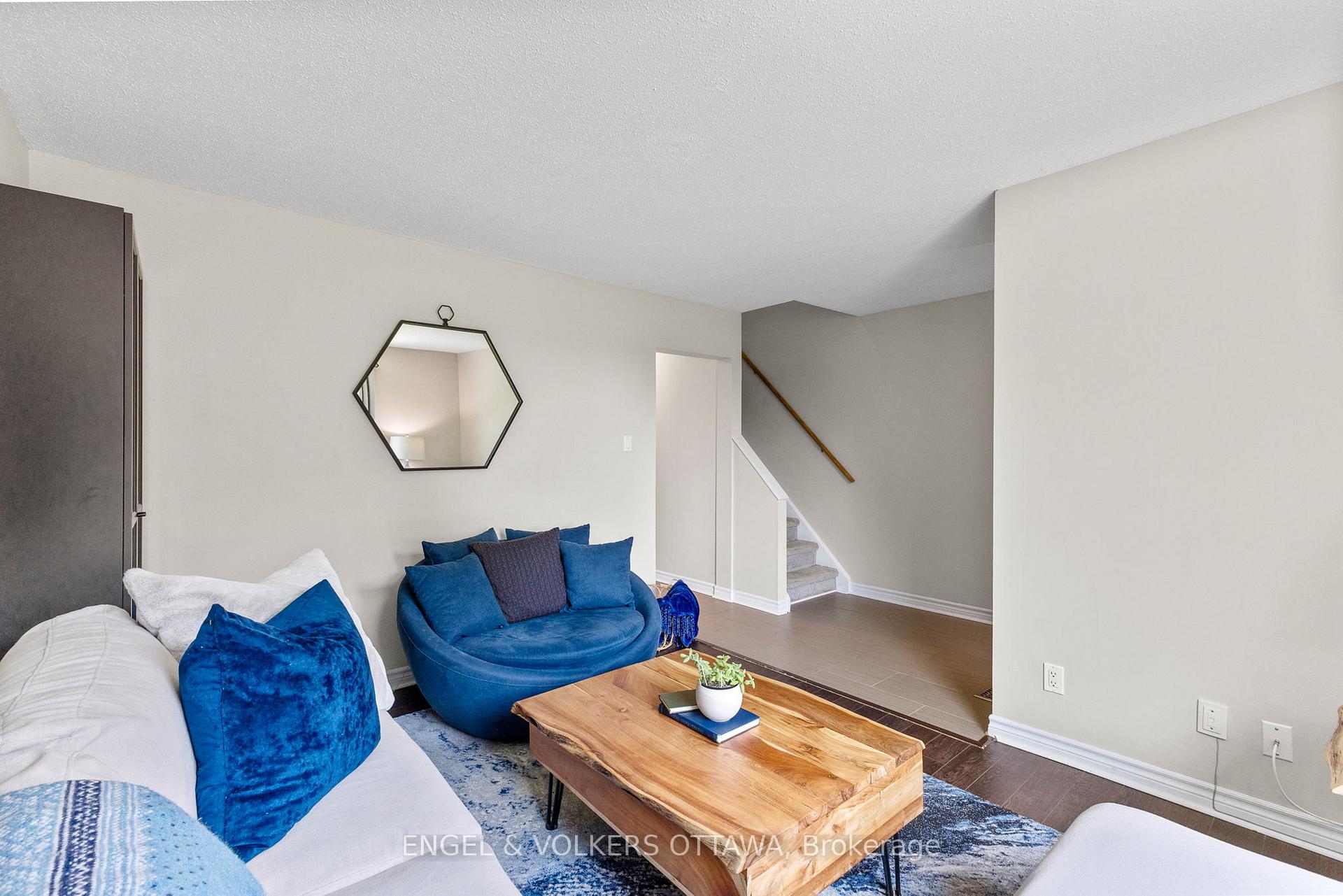 Photo 6 of 1387 Perez Crescent, Ottawa, Carson Grove — HOMEH