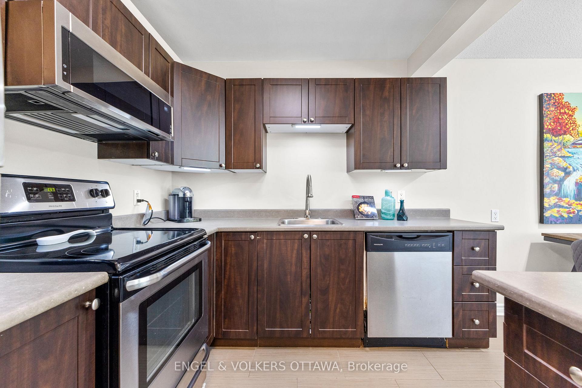 Photo 7 of 1387 Perez Crescent, Ottawa, Carson Grove — HOMEH