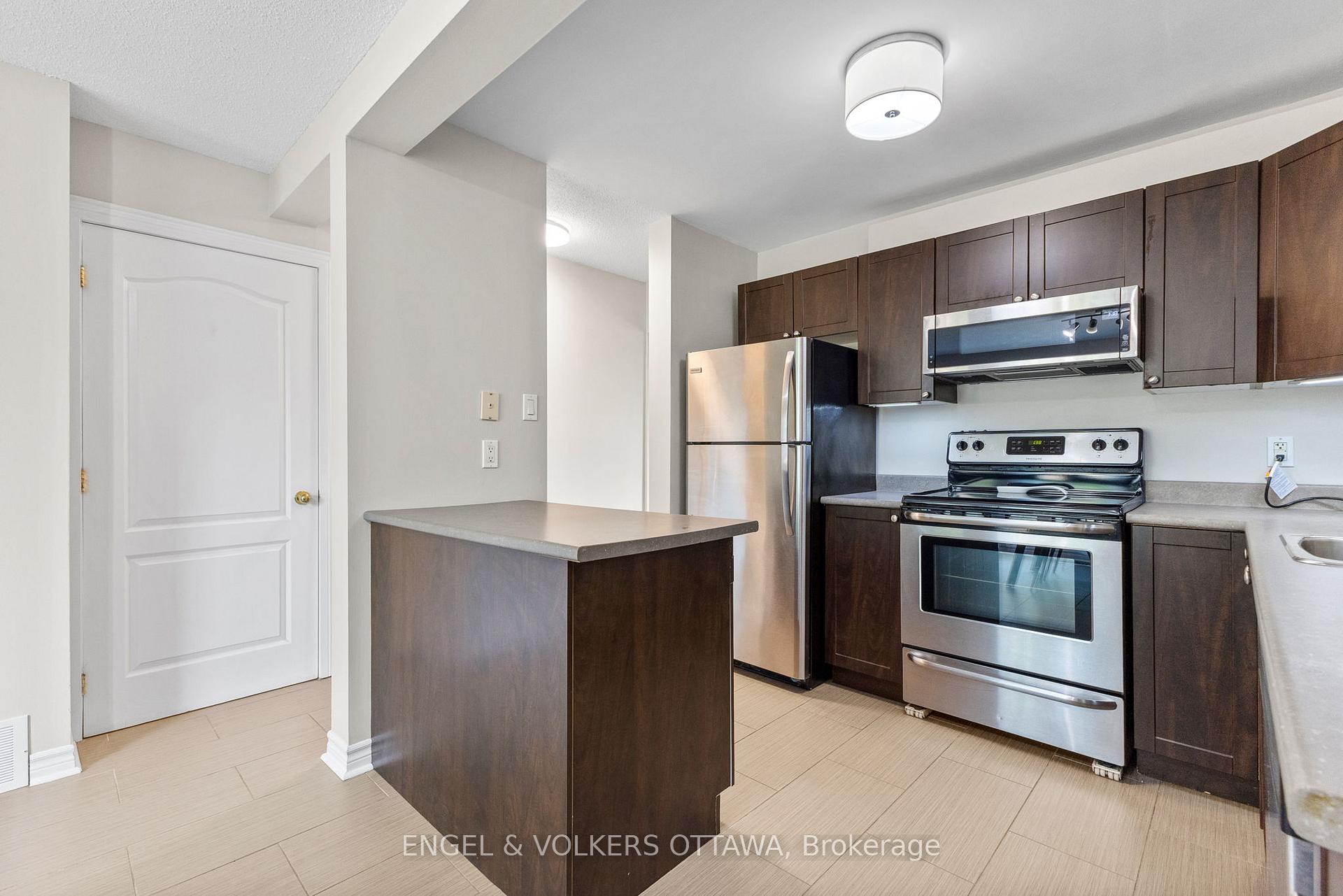 Photo 8 of 1387 Perez Crescent, Ottawa, Carson Grove — HOMEH