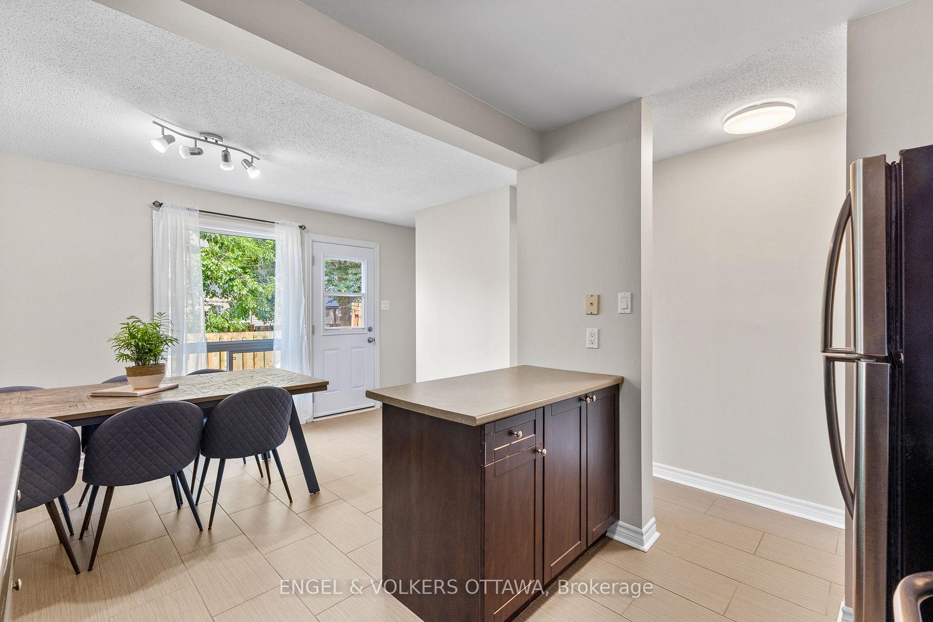 Photo 9 of 1387 Perez Crescent, Ottawa, Carson Grove — HOMEH