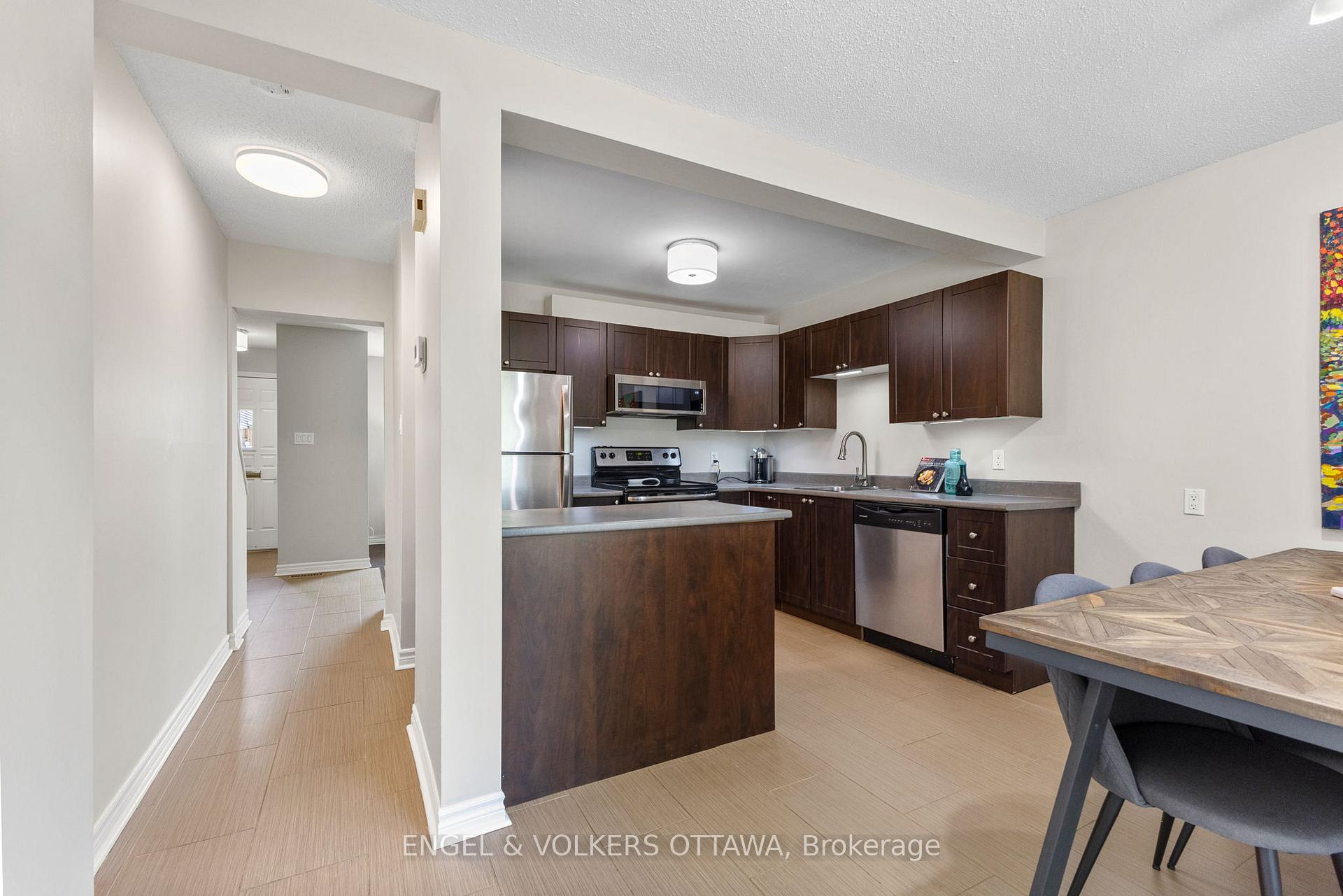 Photo 10 of 1387 Perez Crescent, Ottawa, Carson Grove — HOMEH