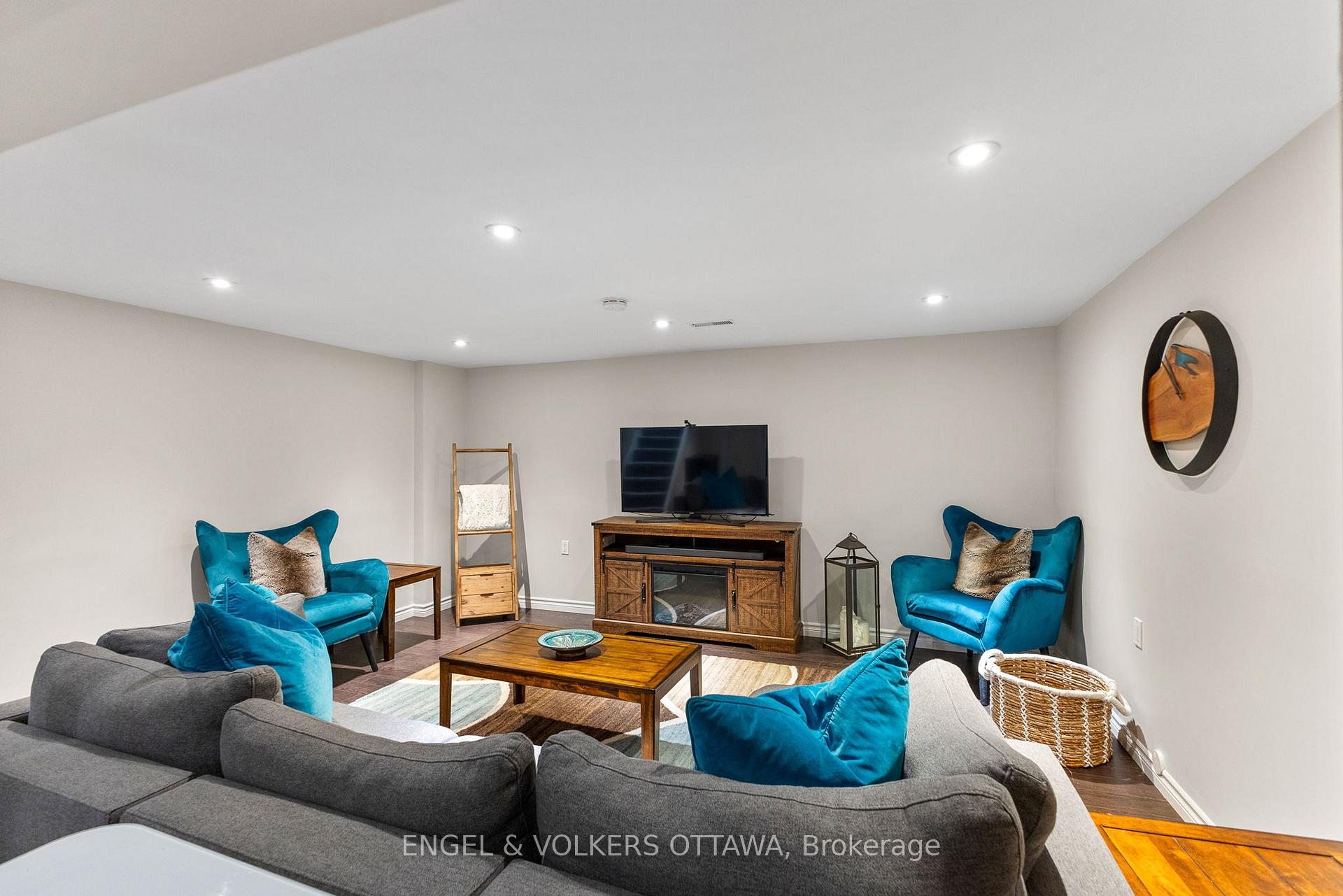 Photo 24 of 1387 Perez Crescent, Ottawa, Carson Grove — HOMEH
