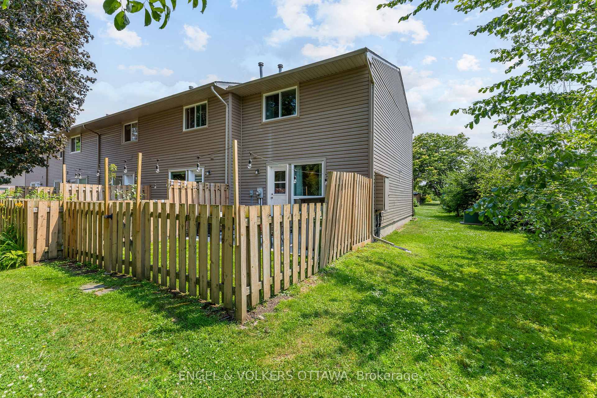 Photo 32 of 1387 Perez Crescent, Ottawa, Carson Grove — HOMEH