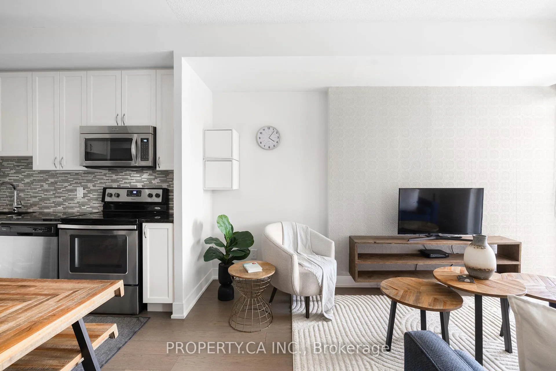Photo 3 of Unit 404, 68 Merton Street, Toronto, Mount Pleasant West — HOMEH