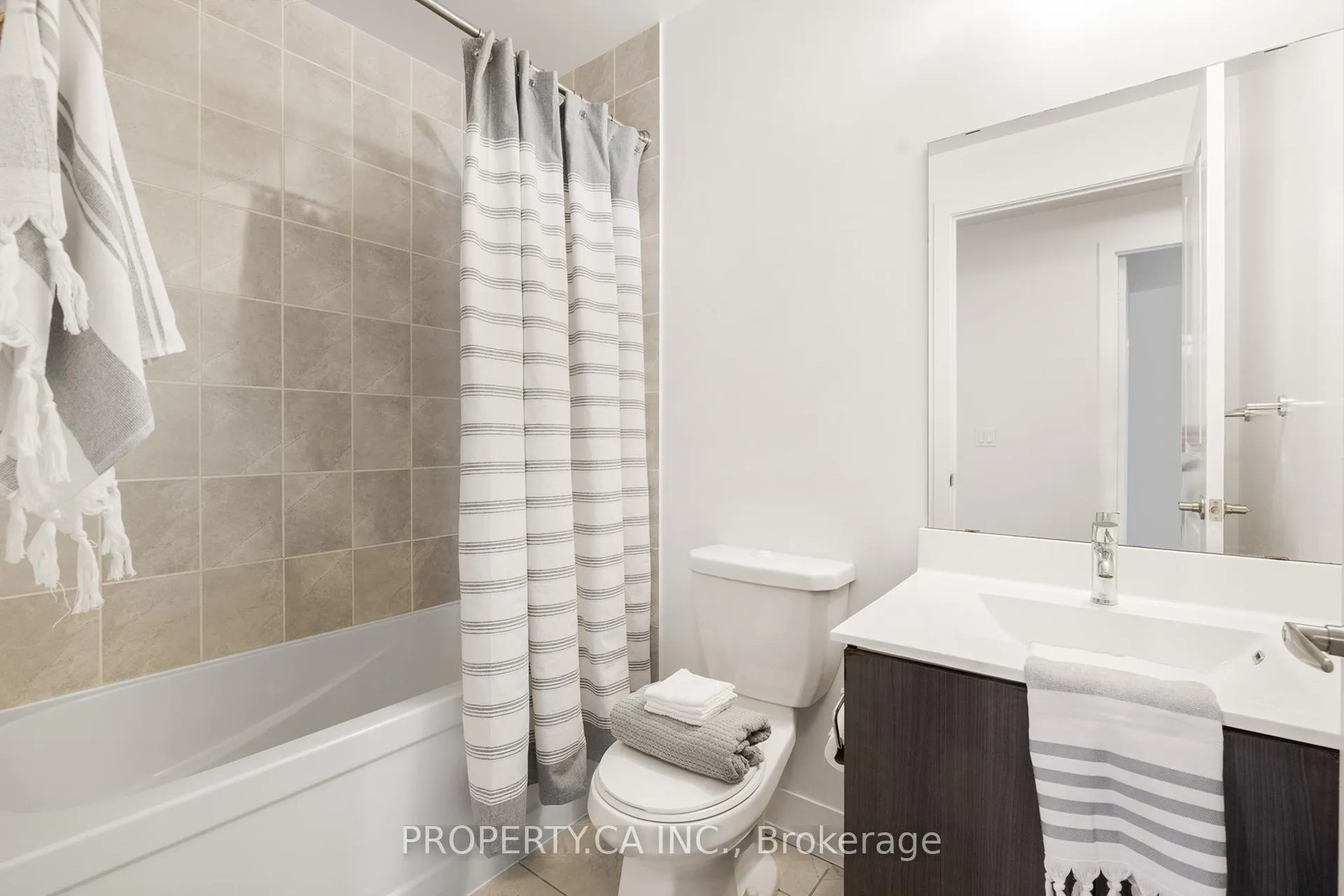Photo 14 of Unit 404, 68 Merton Street, Toronto, Mount Pleasant West — HOMEH