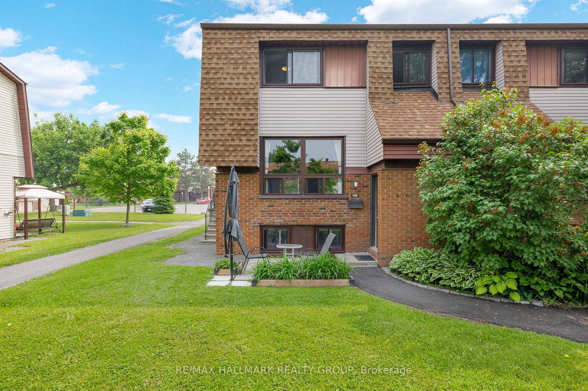 Front of Unit B, 14 Woodvale Green