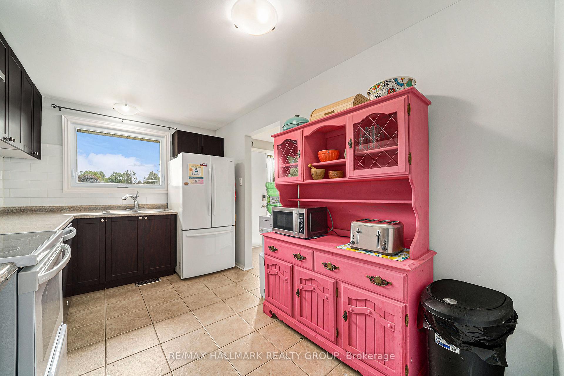 Photo 6 of 2169 Stonehenge Crescent, Ottawa, Pineview — HOMEH