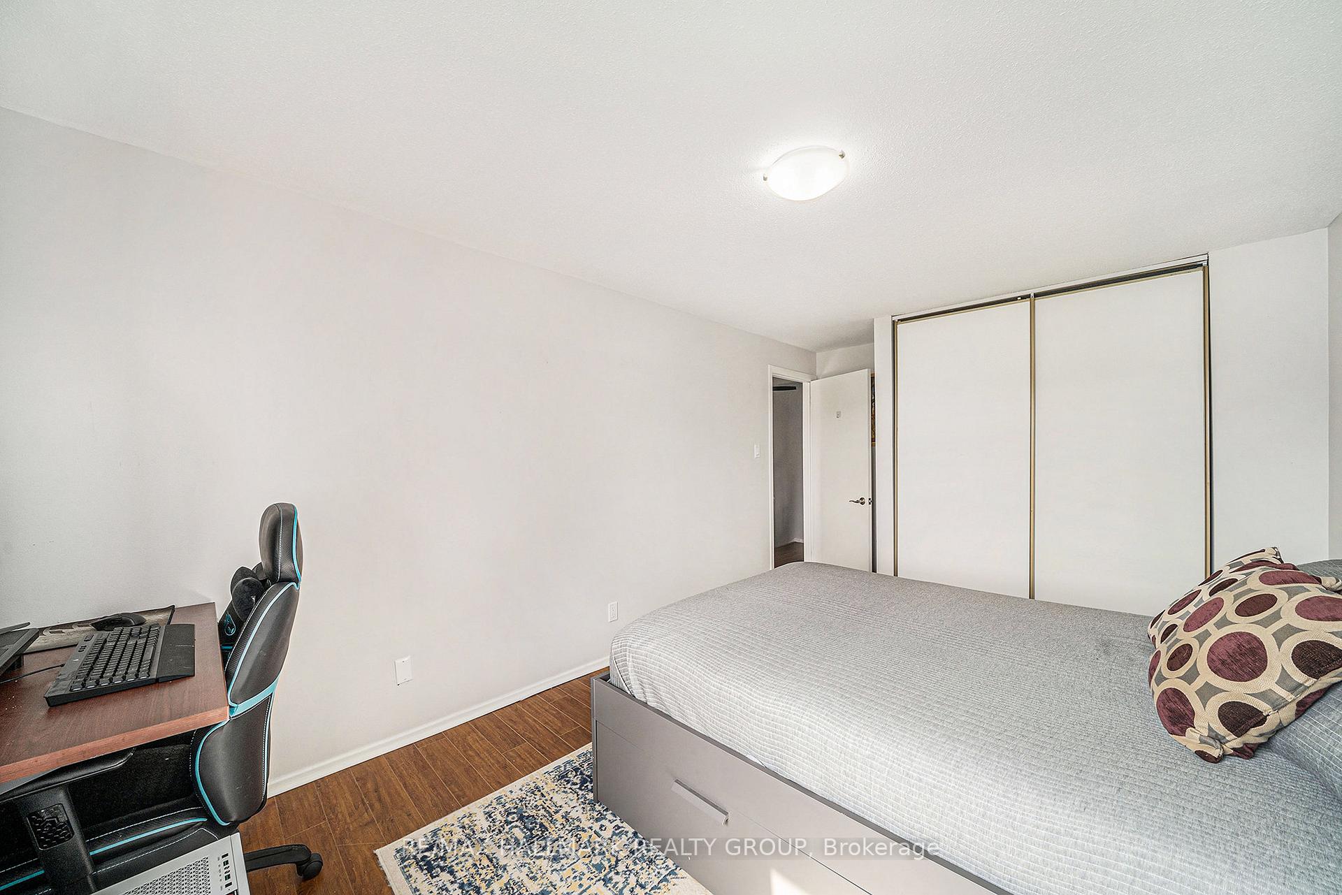 Photo 13 of 2169 Stonehenge Crescent, Ottawa, Pineview — HOMEH