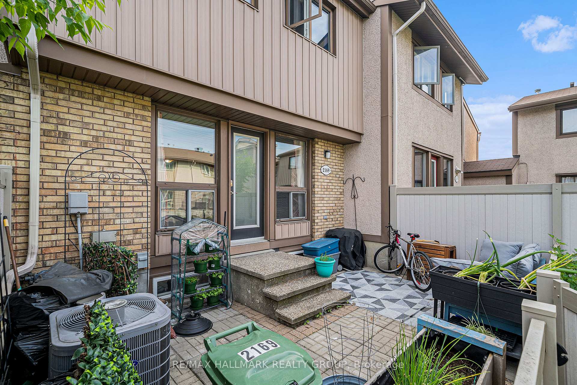 Photo 19 of 2169 Stonehenge Crescent, Ottawa, Pineview — HOMEH