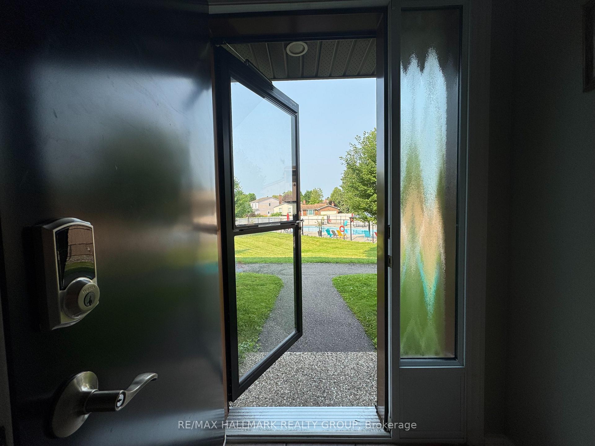 Photo 23 of 2169 Stonehenge Crescent, Ottawa, Pineview — HOMEH