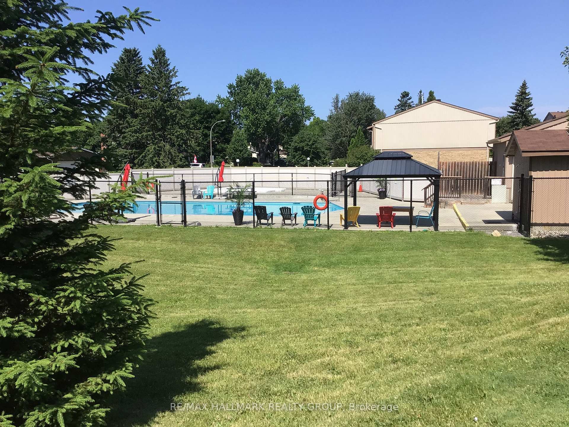 Photo 24 of 2169 Stonehenge Crescent, Ottawa, Pineview — HOMEH