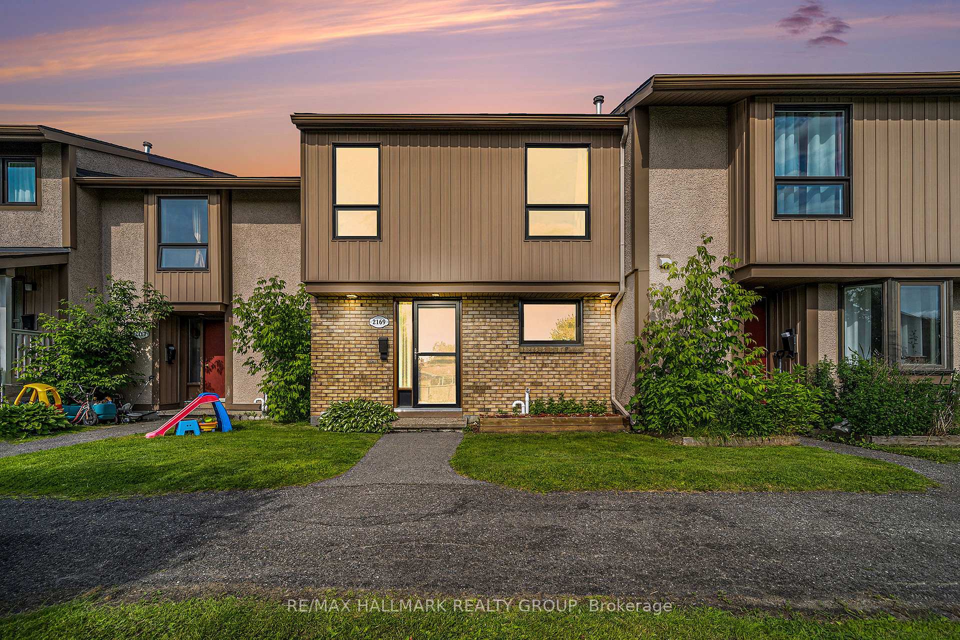 Photo 29 of 2169 Stonehenge Crescent, Ottawa, Pineview — HOMEH