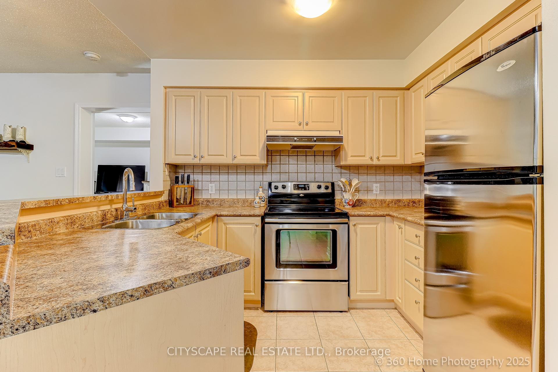 Photo 3 of Unit 101, 245 Pine Grove Road, Vaughan, Islington Woods — HOMEH