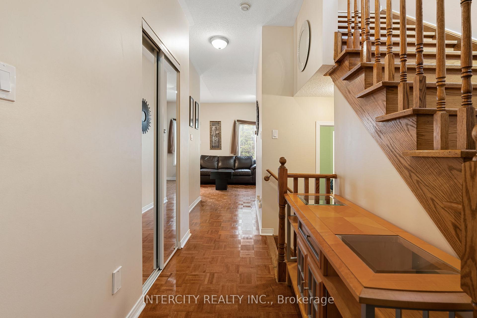 Photo 5 of Unit 17, 15 Pottery Place, Vaughan, East Woodbridge — HOMEH