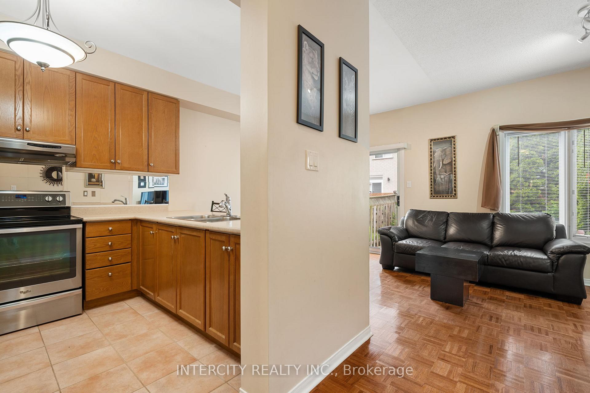 Photo 8 of Unit 17, 15 Pottery Place, Vaughan, East Woodbridge — HOMEH