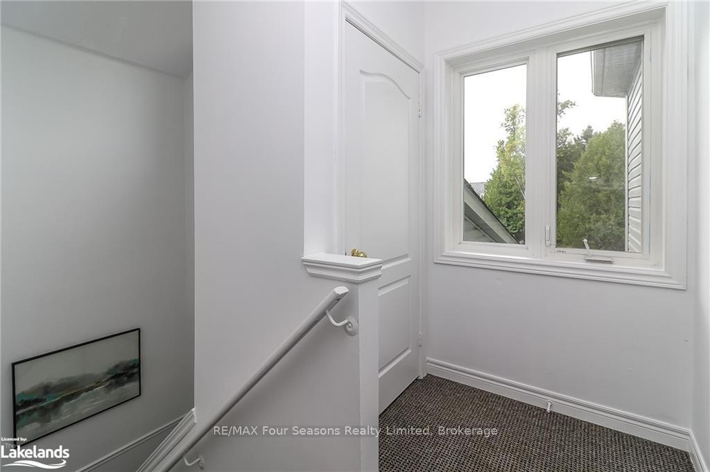 Photo 4 of 158 Fairway Crescent, Collingwood — HOMEH