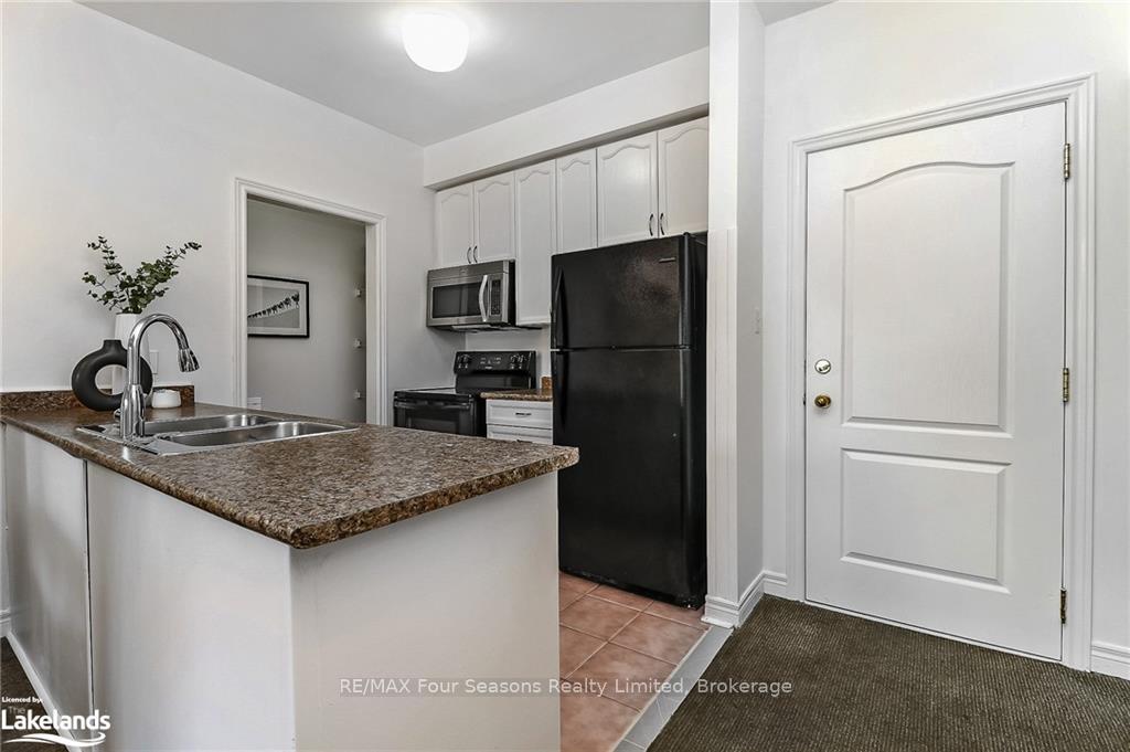 Photo 7 of 158 Fairway Crescent, Collingwood — HOMEH