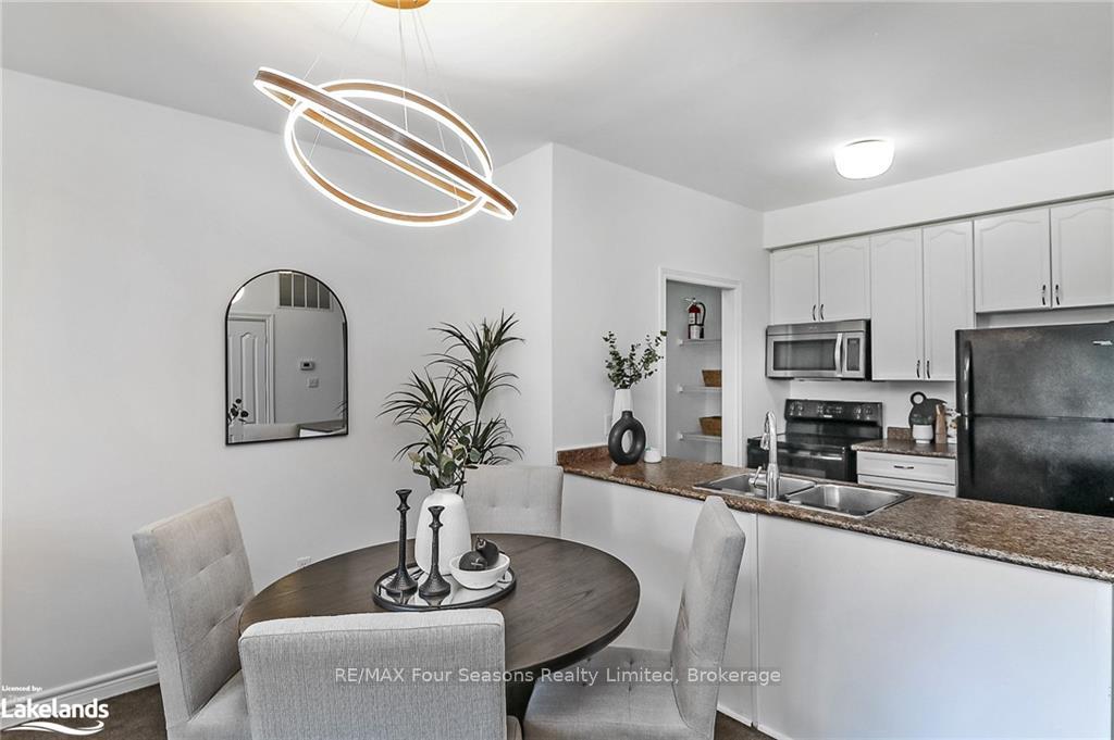 Photo 15 of 158 Fairway Crescent, Collingwood — HOMEH