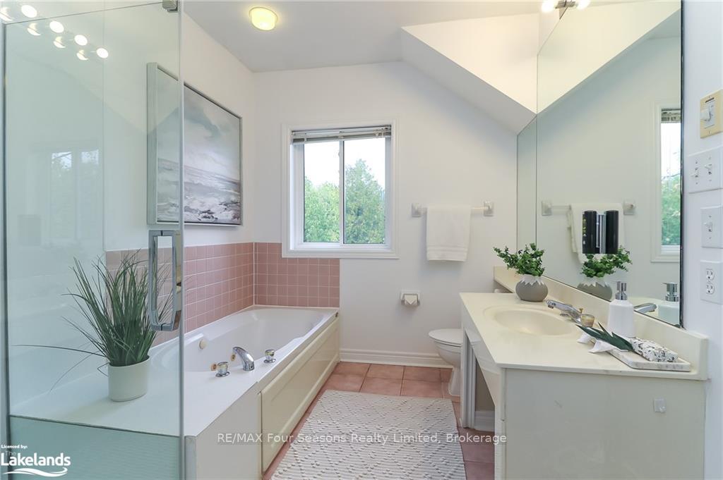 Photo 31 of 158 Fairway Crescent, Collingwood — HOMEH