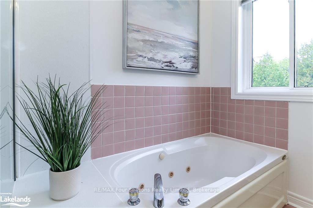 Photo 32 of 158 Fairway Crescent, Collingwood — HOMEH