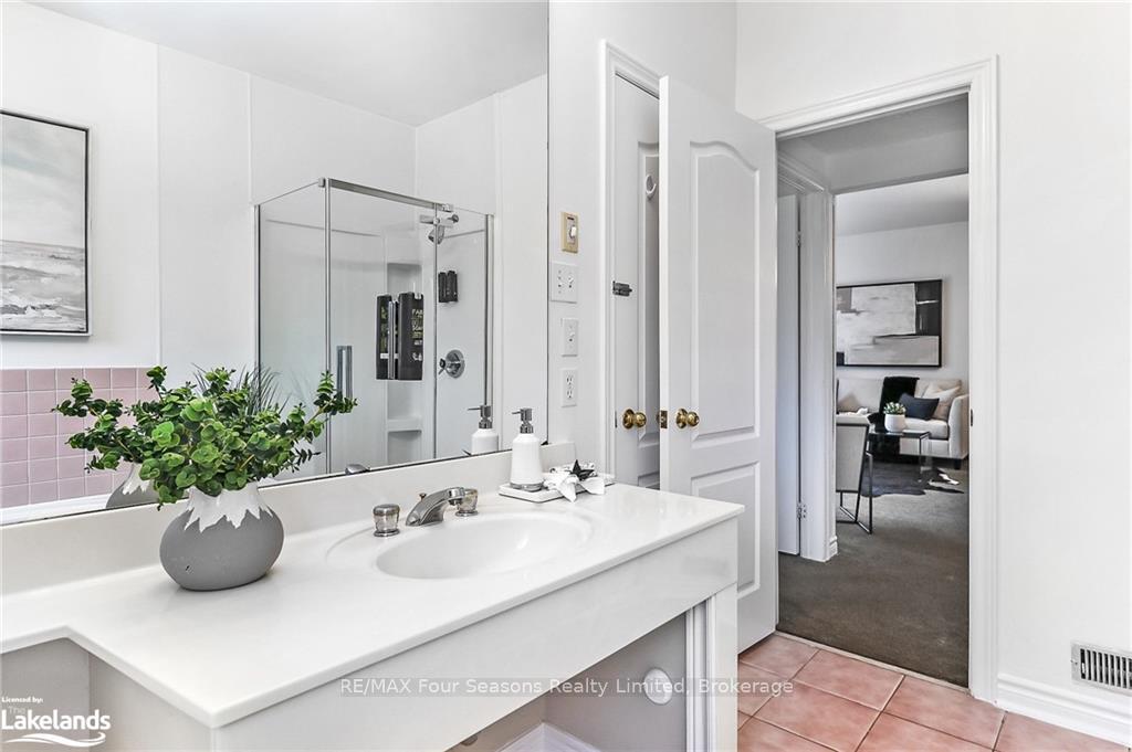 Photo 33 of 158 Fairway Crescent, Collingwood — HOMEH