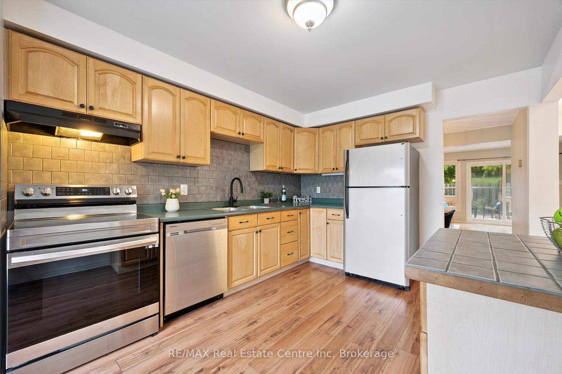 Photo 9 of 107 Dovercliffe Road, Guelph, Dovercliffe Park/Old University — HOMEH
