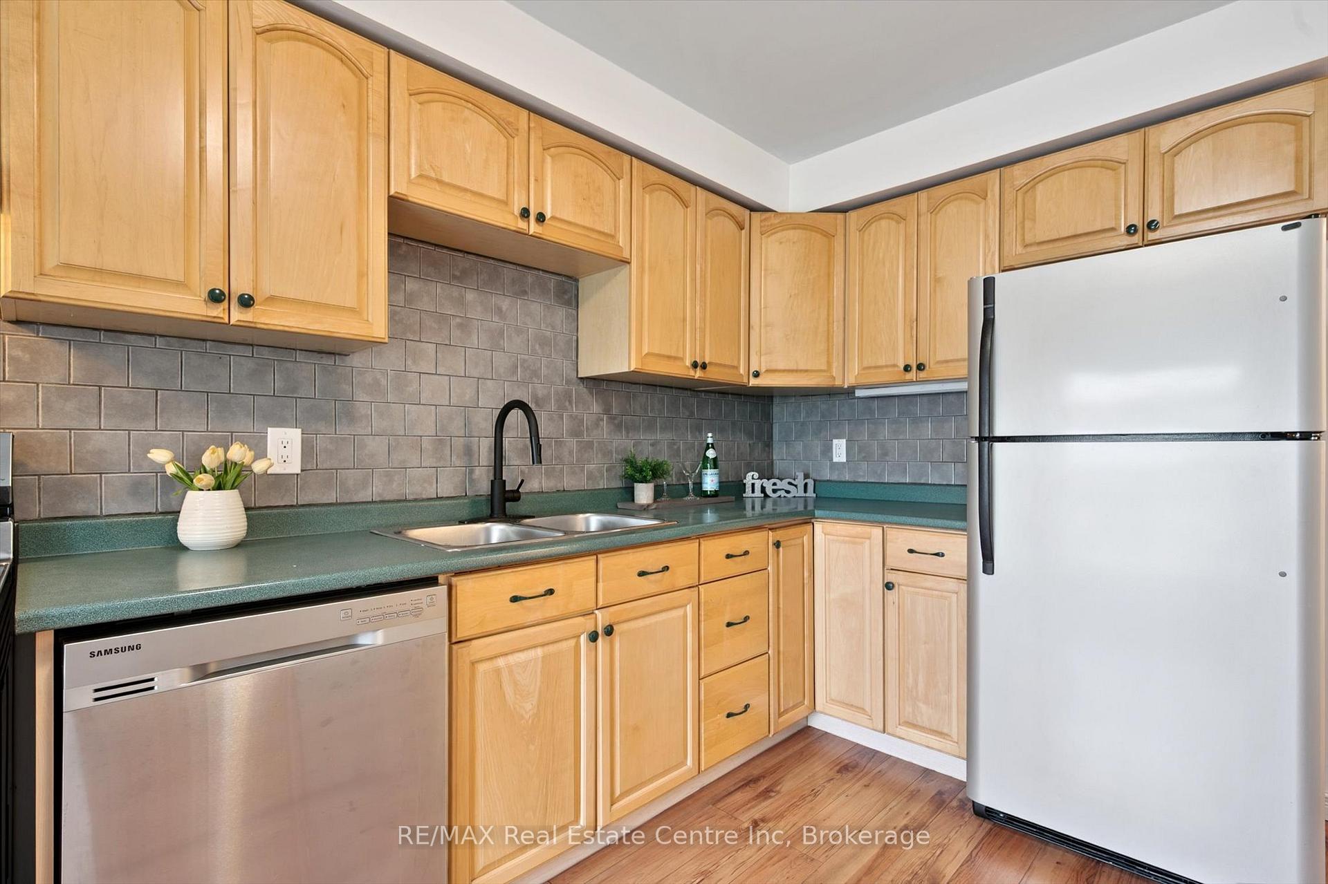 Photo 10 of 107 Dovercliffe Road, Guelph, Dovercliffe Park/Old University — HOMEH