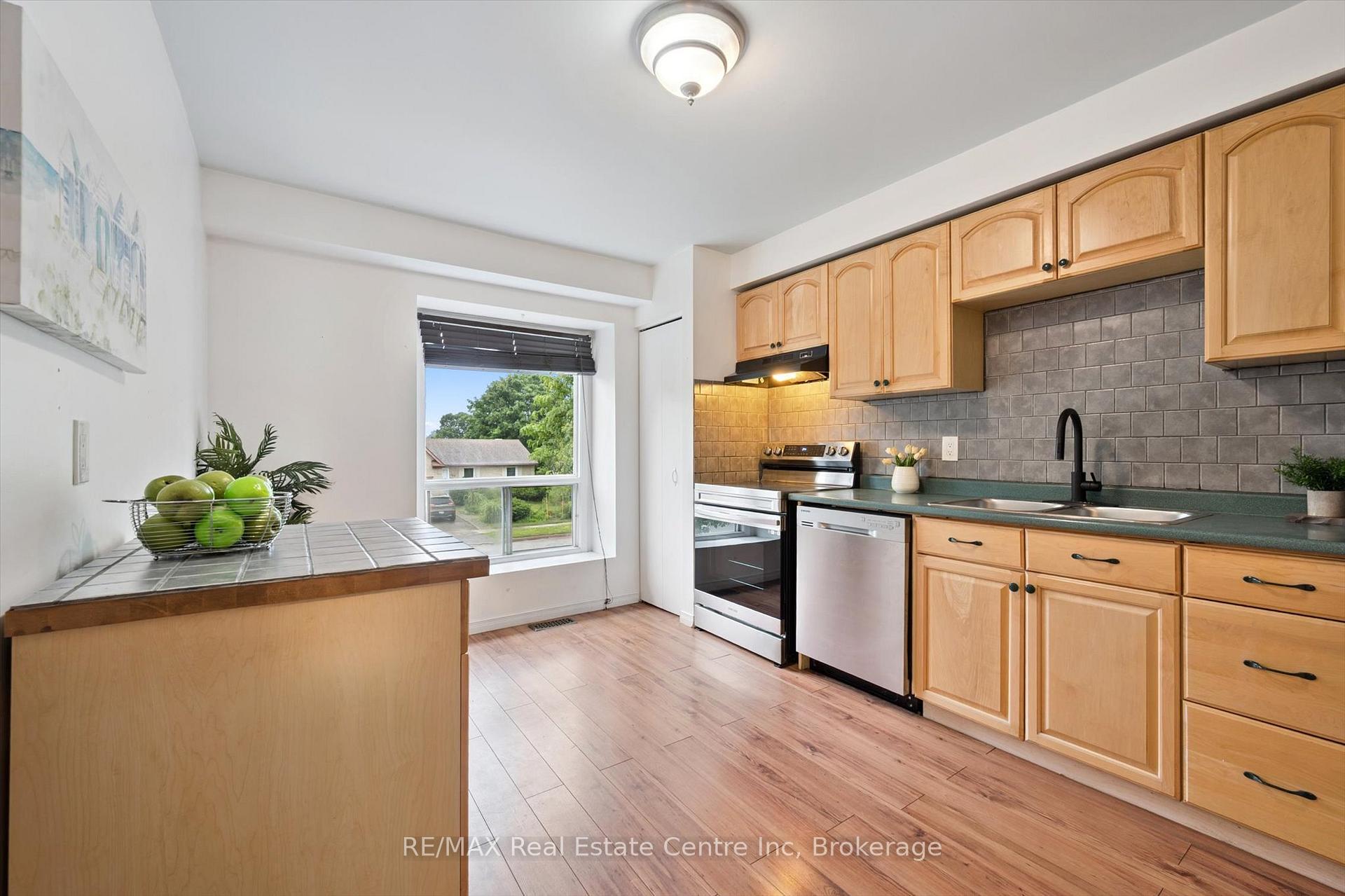 Photo 11 of 107 Dovercliffe Road, Guelph, Dovercliffe Park/Old University — HOMEH