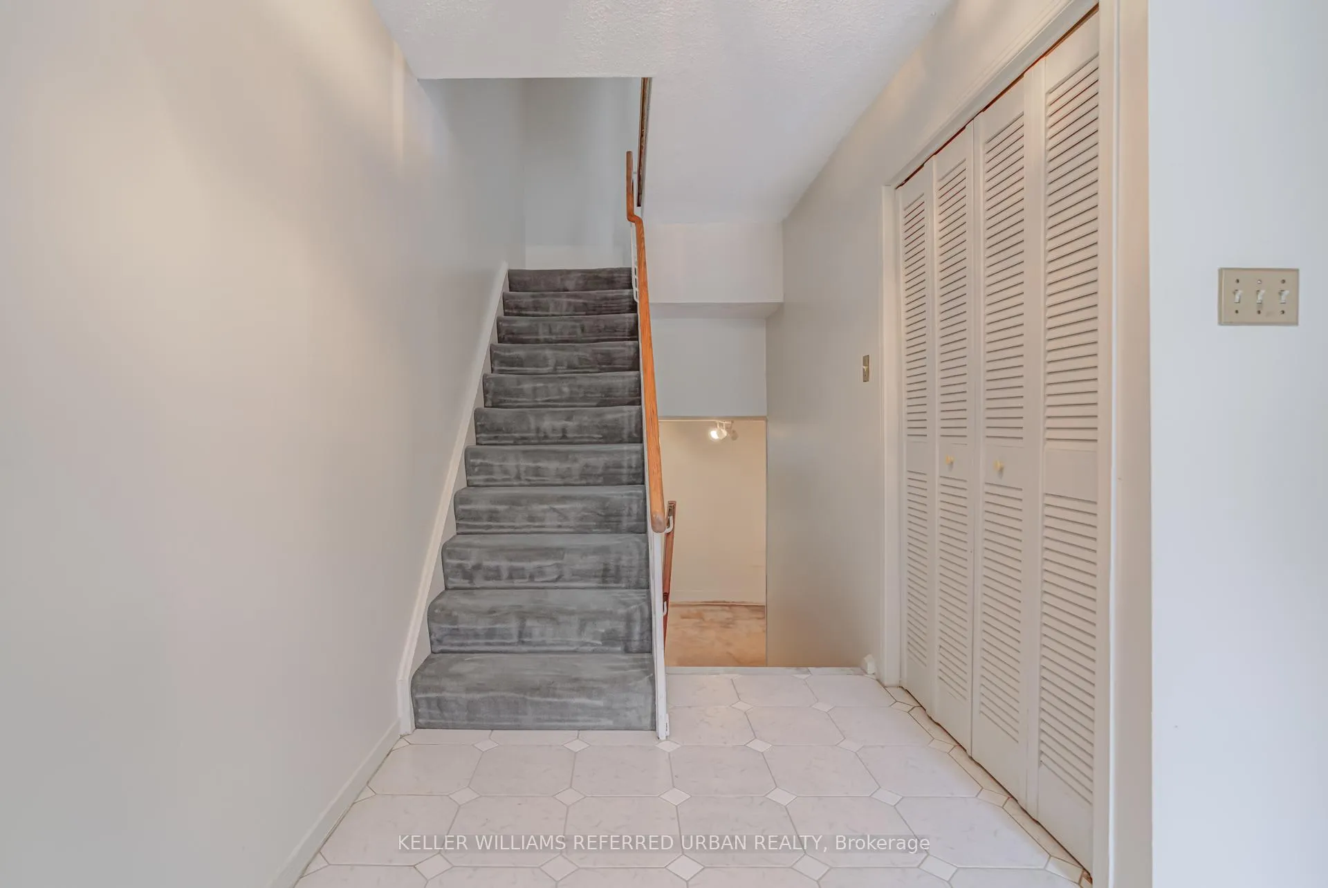 Photo 5 of Unit 18, 653 Village Parkway, Markham, Unionville — HOMEH